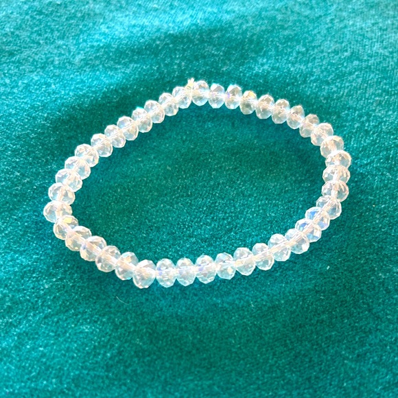 3 /$21⚡️Set of 4 Stretchy Bracelets with Clear, Faceted Beads - Picture 7 of 8